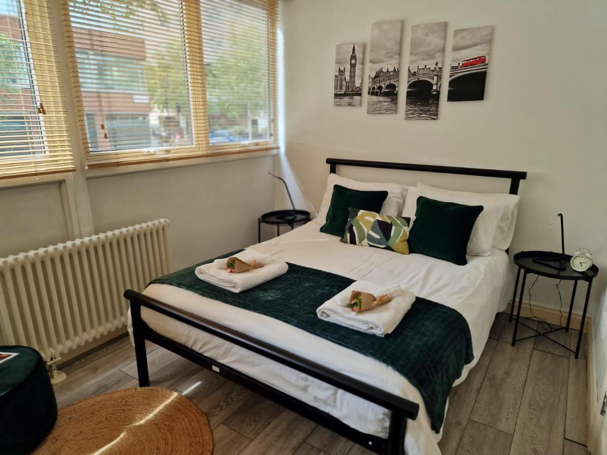 2 Bedrooms Flat In Great Location! Лондон Экстерьер фото