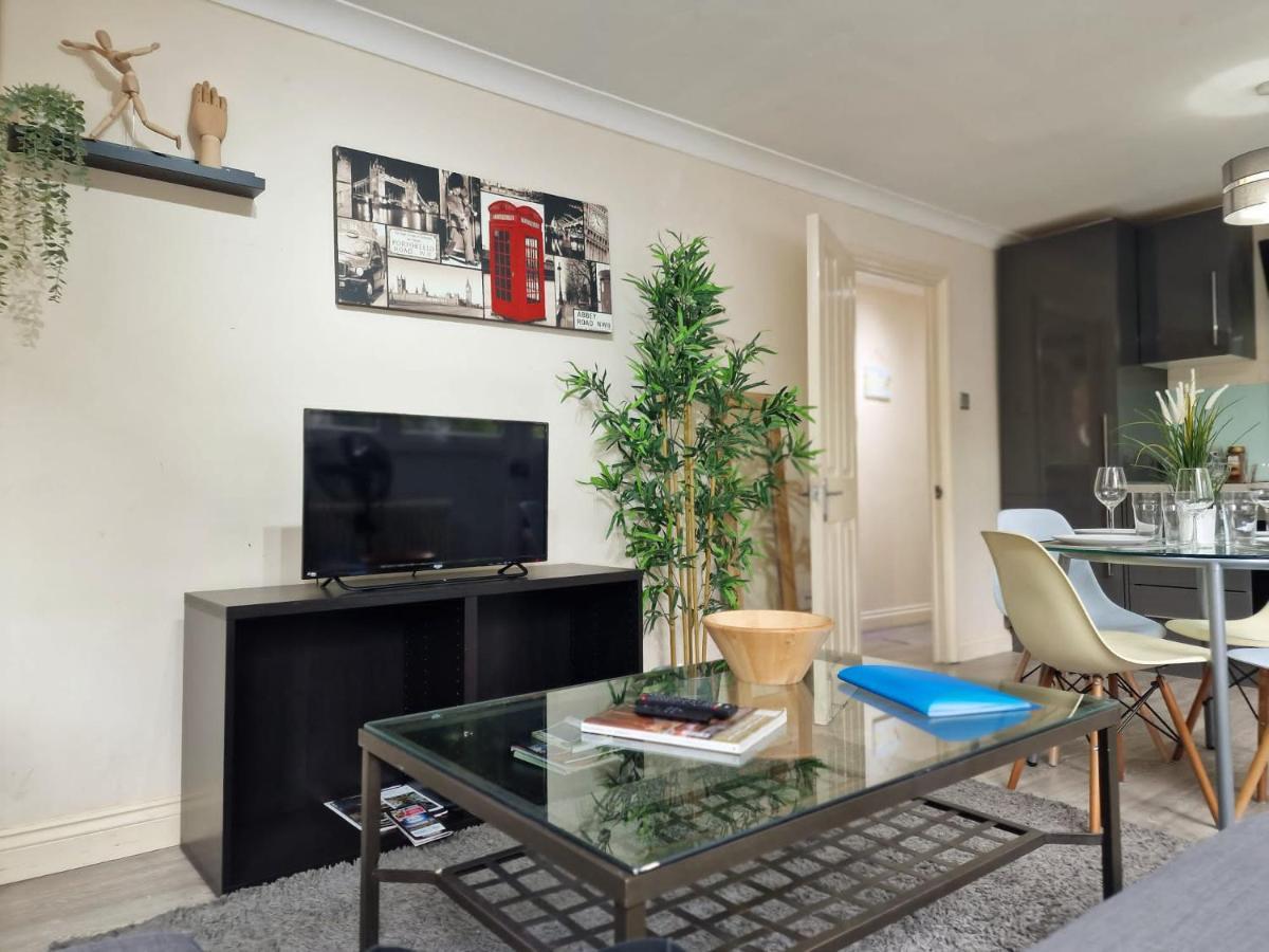 2 Bedrooms Flat In Great Location! Лондон Экстерьер фото